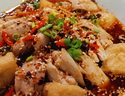 <b>麻椒鸡哪里可以学的正宗？哪里能学到正宗的椒麻鸡？想要学到正宗的椒麻鸡制作技术，选择一个专业的培训机构是关键。在这方面，山东甄选确实是一个值得推荐的选择。</b>