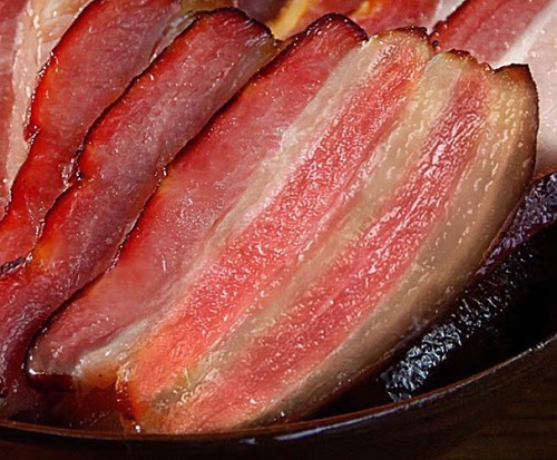<b>想学熏酱熟食哪里有学的地方？学熏肉技术去哪里好？想要学习熏酱熟食制作技术，山东甄选无疑是一个理想的选择。</b>