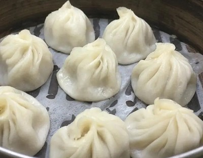 <b>小笼包培训费用多少钱？学小笼包的学费多少钱？一般来说，学习小笼包技术的学费大致在2000元左右。这一费用通常包括了课程学习、实践操作以及所需的材料和工具等。</b>