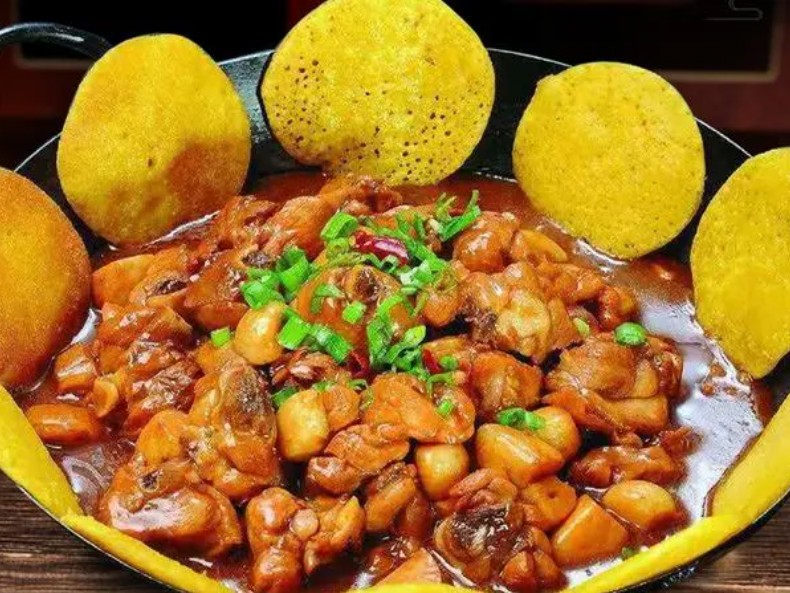 <b>随着人们生活水平的提高，对于饮食的需求也在不断变化，越来越多的人开始追求特色化、多元化的餐饮体验。在这样的背景下，小地锅特色餐饮逐渐崭露头角，以其独特的魅力和优势，吸引了越来越多的消费者。</b>