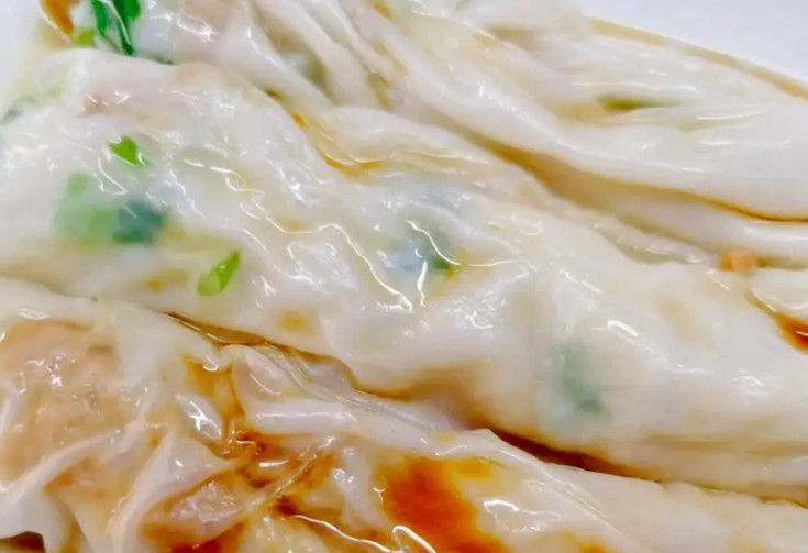 <b>要想制作出口感鲜美、品质优良的肠粉，需要掌握一定的技术和技巧。因此，正宗肠粉技术培训显得尤为重要。</b>