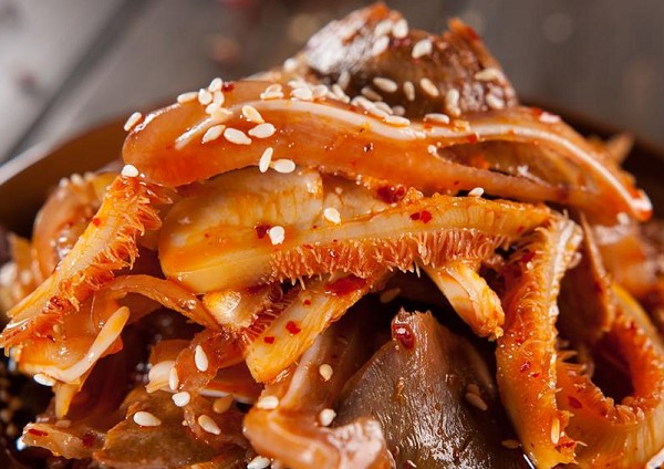 <b>正宗卤菜培训多少钱？大概1000-4000元左右。正宗卤菜培训的费用因多种因素而异。一般来说，正规的卤菜培训机构通常会根据课程时间、教学内容、教学质量和教师经验等因素来定价。</b>