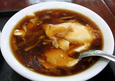 <b>豆腐脑培训哪个学校好？关于豆腐脑培训，选择哪个学校好，这确实需要一些考虑。在众多培训机构中，山东甄选小吃技术培训是一个值得推荐的选择。</b>